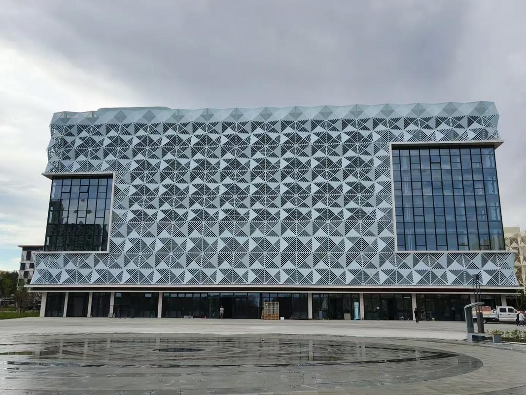 克拉玛依科创园菱形造型冲孔铝单板幕墙