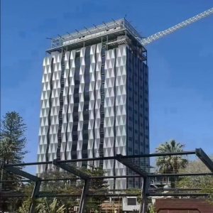 冲孔铝单板价格高企 定制化工程如何避开选材陷阱