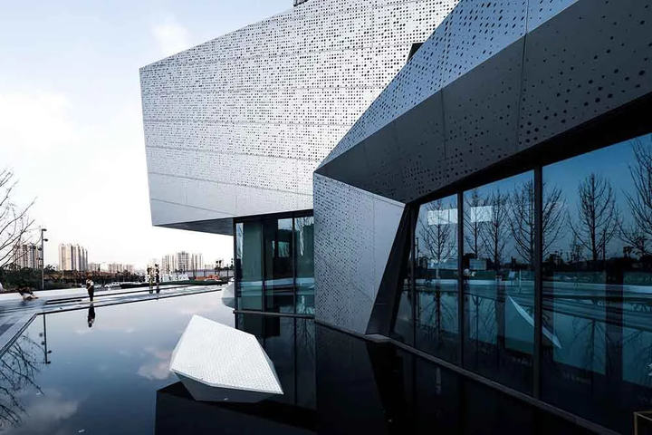 2026年幕墙冲孔铝单板选购指南：性能与价格全解析